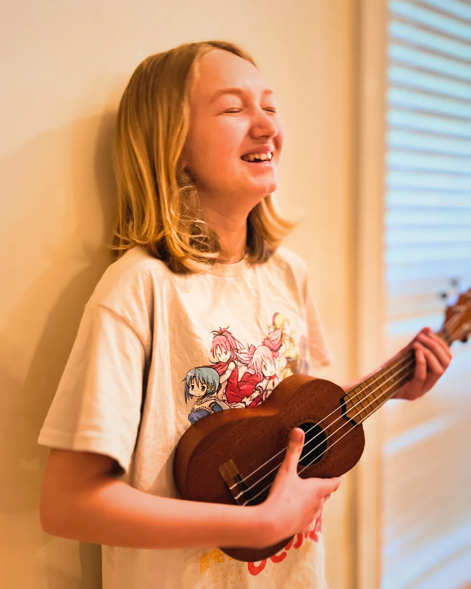 Girl-with-Ukulele.png